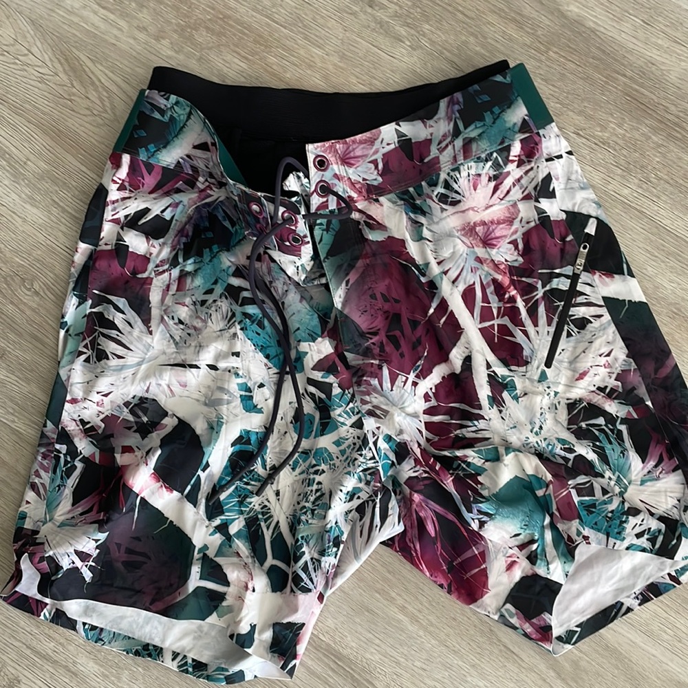 Lululemon board short